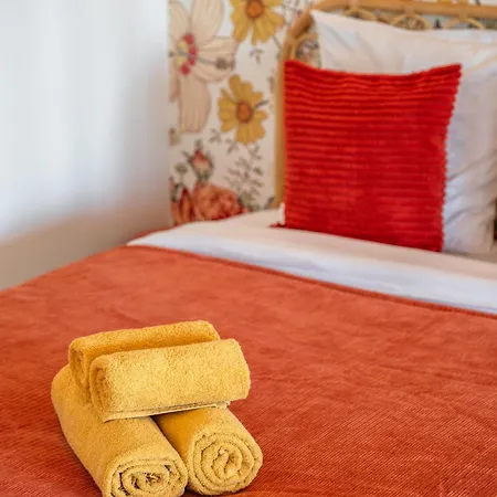 Les Orangers, Avec Coin Nuit, Incroyable Vue Sur La Et La Mer, Parking * Menton