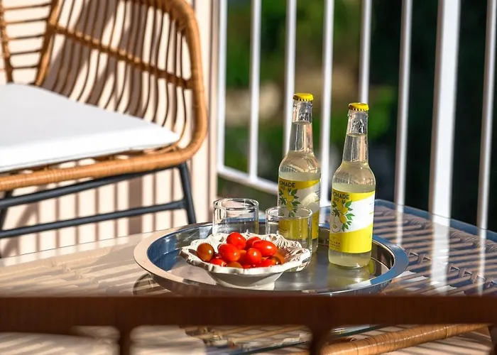 Les Orangers, Avec Coin Nuit, Incroyable Vue Sur La Et La Mer, Parking Daire