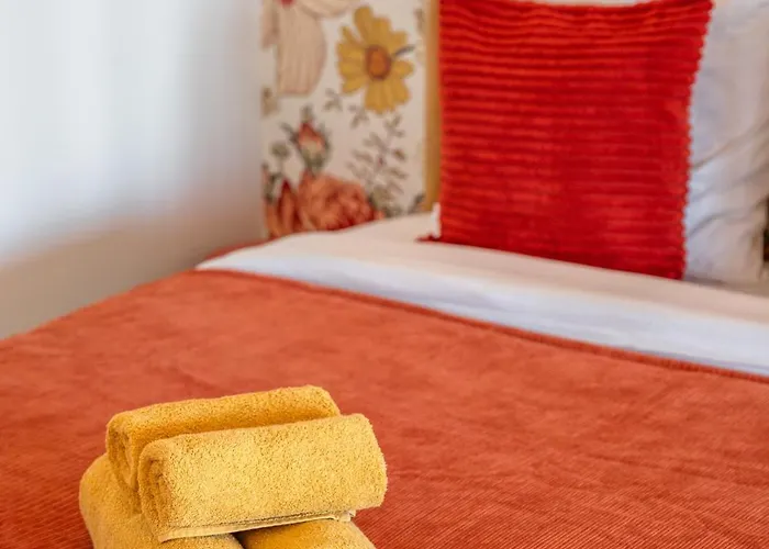 Les Orangers, Avec Coin Nuit, Incroyable Vue Sur La Et La Mer, Parking * Menton