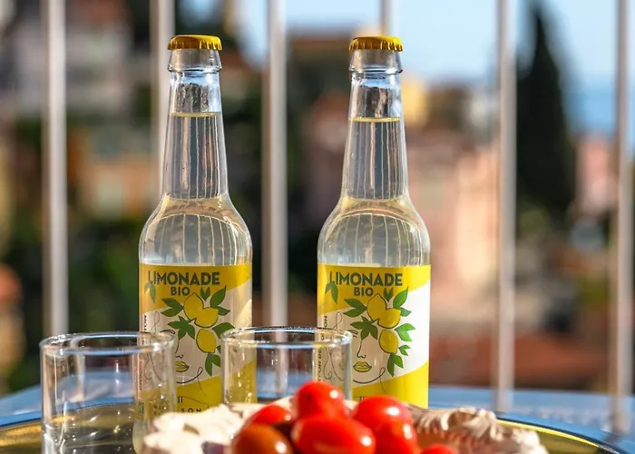 Les Orangers, Avec Coin Nuit, Incroyable Vue Sur La Et La Mer, Parking Daire