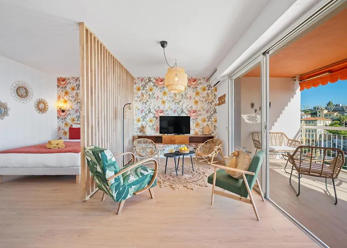 Apartment Les Orangers, Avec Coin Nuit, Incroyable Vue Sur La Et La Mer, Parking